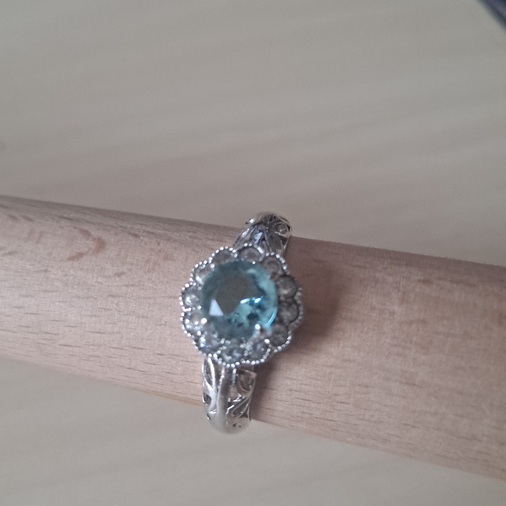 Elegant Silver Ring with Blue Gemstone